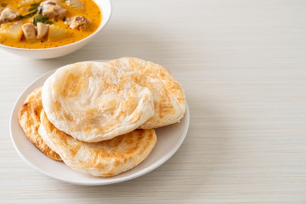 Chicken curry soup with roti