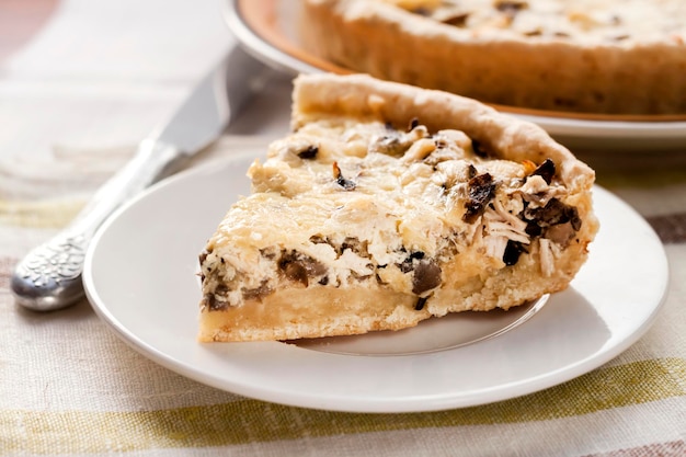 Chicken tart with mushrooms and cheese