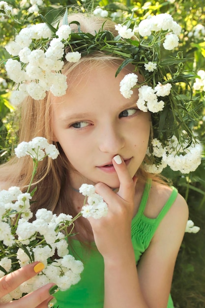 Children is manicure with flowers