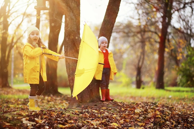 Children walk in the autumn park