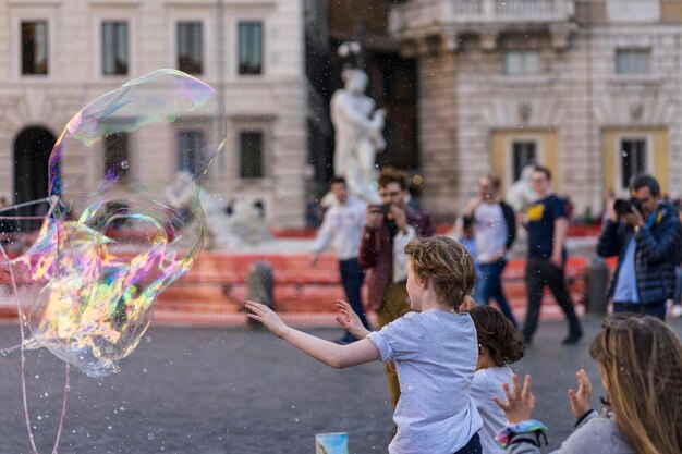 Photo children with bubble on street in city