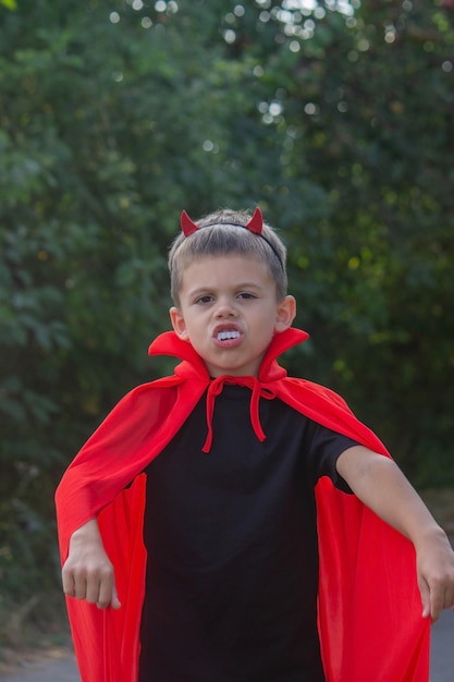 Photo childrens halloween costume party boy dressed in a halloween costume