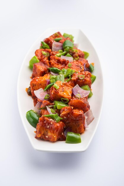 Photo chilli paneer dry is made using cottage cheese, indo chinese food