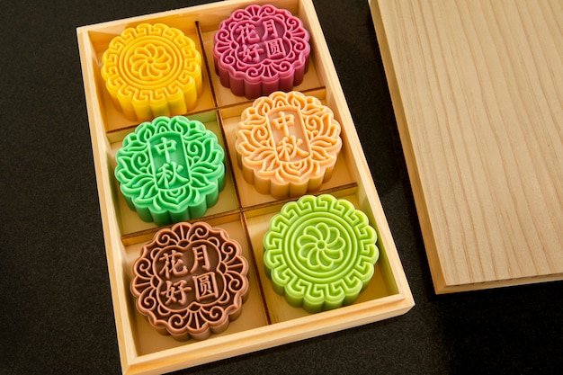 Chinese festival, family reunion Mid-Autumn Festival, moon cake-shaped soap gift box