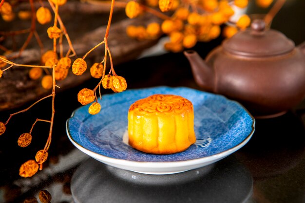 Chinese festival, the family reunited for the Mid-Autumn Festival, enjoying moon cakes,