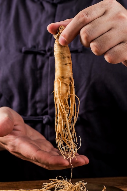 A Chinese medicine practitioner is selecting ginseng traditional Chinese medicine