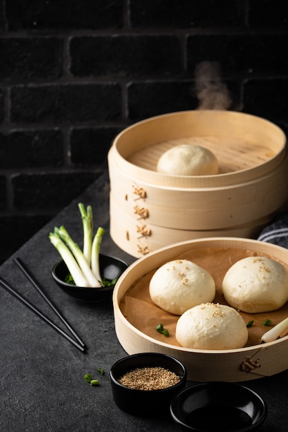 Photo chinese steamed buns baozi with steamer