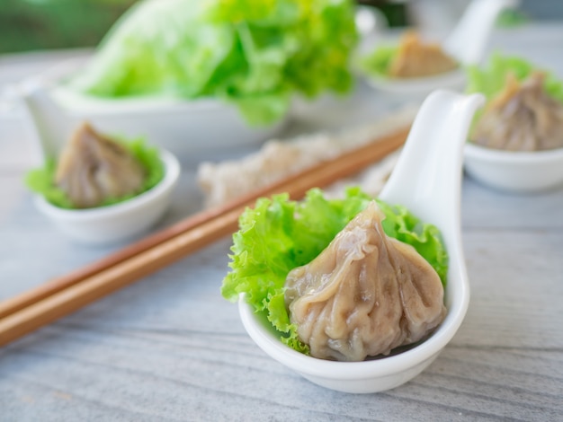 chinese steamed, dumpling kind of Chinese food 