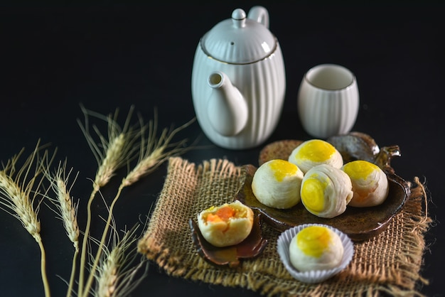 Chinese - Thai dessert Made from flour to Baking heat Mashed golden beans stuffed