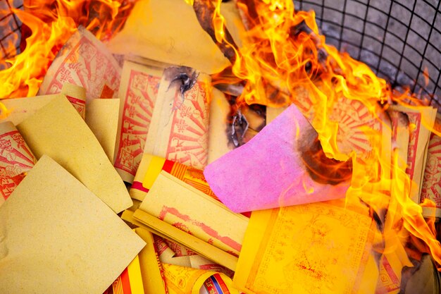 Chinese traditional religious practices, Zhongyuan Purdue, Chinese Ghost Festival, burning paper money