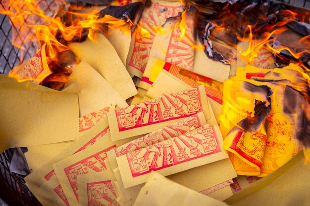 Chinese traditional religious practices, Zhongyuan Purdue, Chinese Ghost Festival, burning paper money