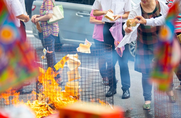 Chinese traditions, religious customs, Zhongyuan Purdue, Chinese Ghost Festival, believers, burning paper money