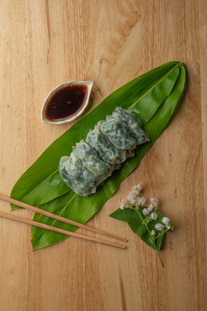 Chives wrapped in thin dough sheets, steamed until cooked. As a Thai snack