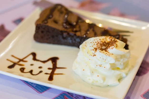 Chocolate brownie cake