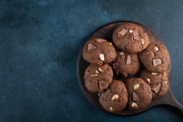 Chocolate chip cookies Brownie cookies Cookies with chocolate and nuts Vegetarian dessert American dessert