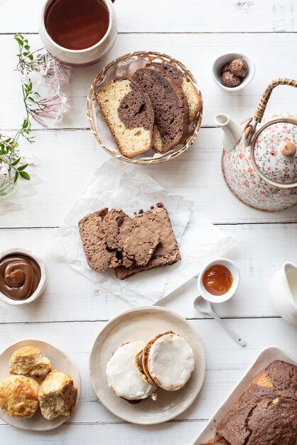 chocolate cookies, pudding and coffee