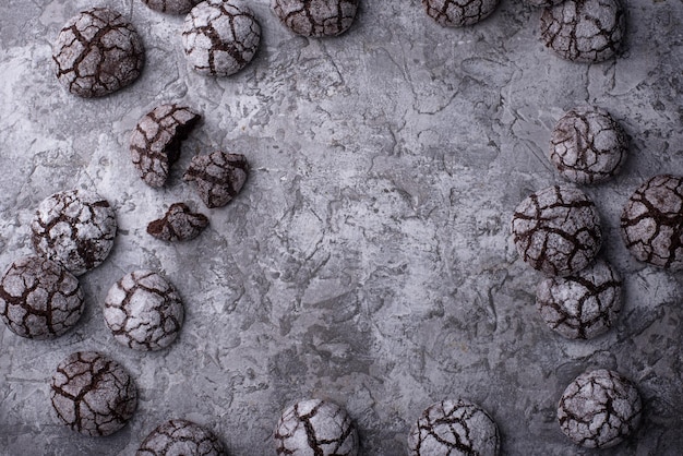 Chocolate crinkle cookies with cracked