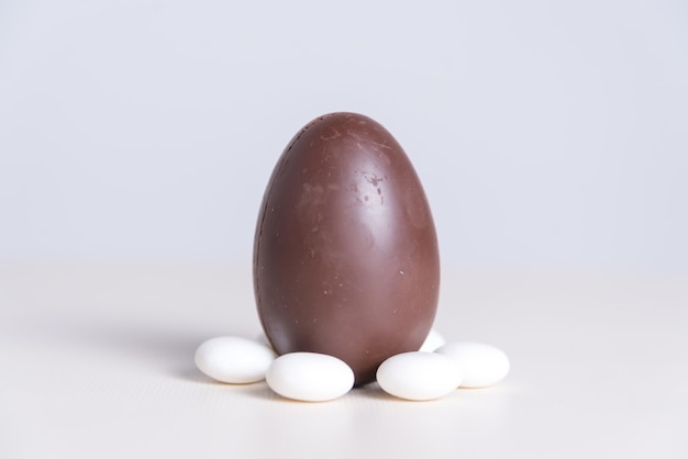 a chocolate egg with white eggs on top of it