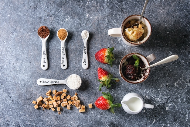 Chocolate and vanilla mug cakes