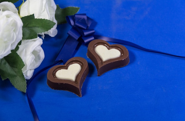 chocolates with heart shapes and white roses for the white day celebration