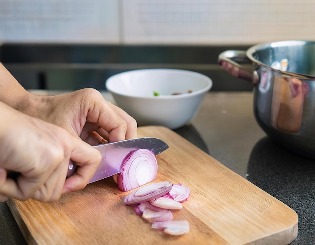 Photo chopping onions in the kitchen