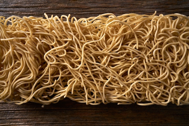 Photo chow mein noodles asian pasta macro