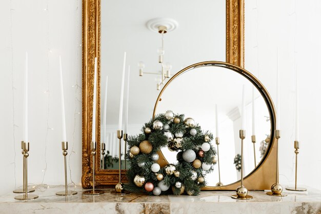 Photo christmas fireplace decorated with fir branches candles and a garland