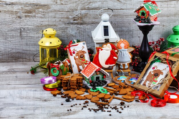 Photo christmas honey cakes with frosting