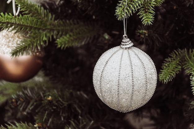 Photo christmas and new year tree ball decoration christmas tree holiday atmosphere