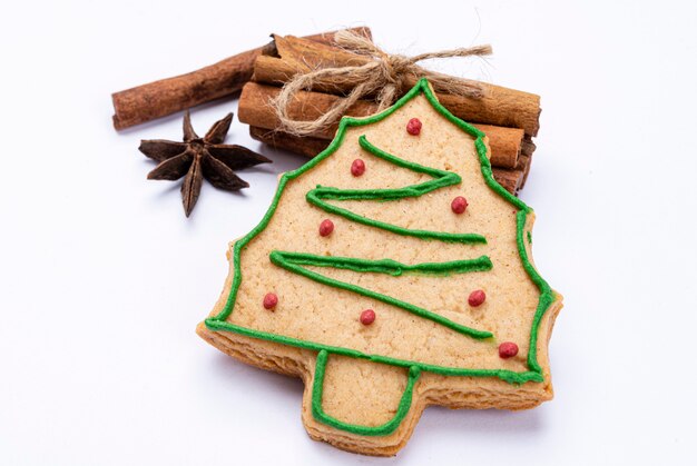 Christmas tree cookie on cinnamon.