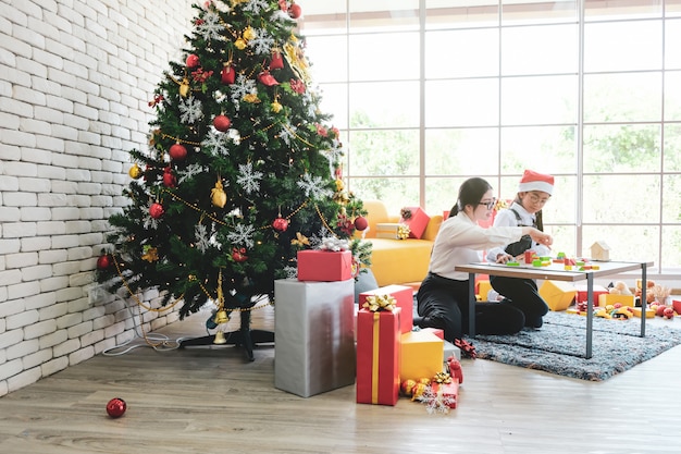 Christmas tree decor in the living room.