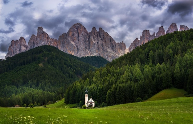 Photo church in the dolomites