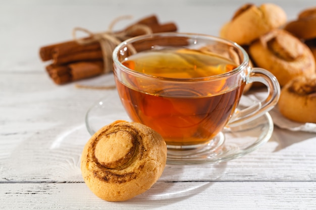 Cinnamon cookies with tea