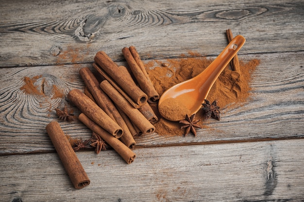 Cinnamon sticks on wooden table.