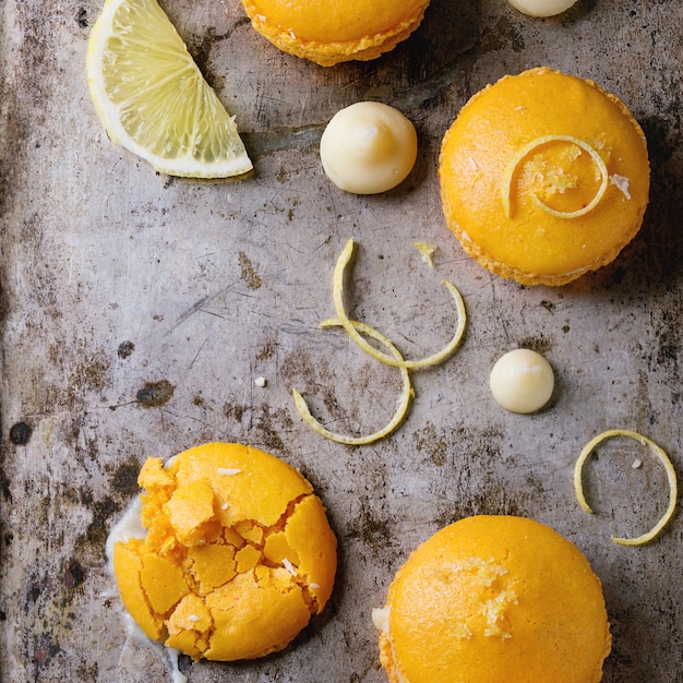 Citrus macaroons with white chocolate