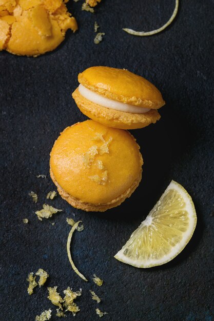 Citrus macaroons with white chocolate