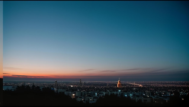 Photo a city skyline with a few clouds and a city in the background