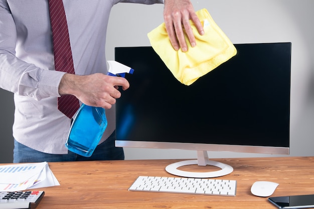 Clean the computer screen with a rag .