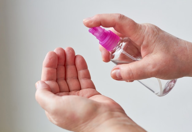 Cleaning hands with an alcohol solution of coronavirus bacteria.