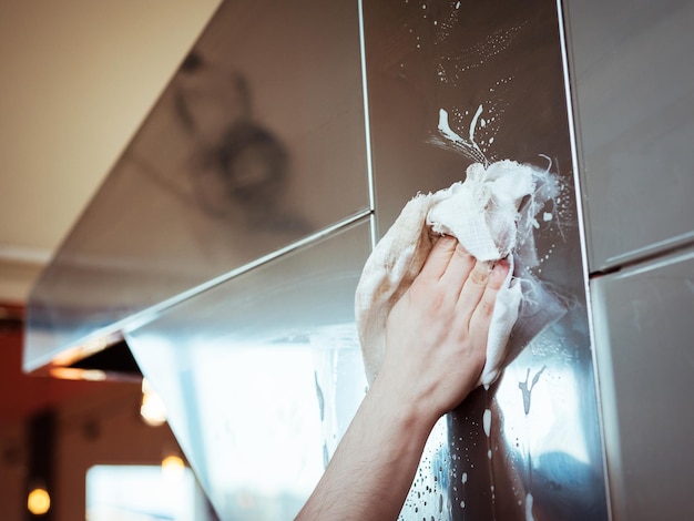 Cleaning of metal with a damp cloth