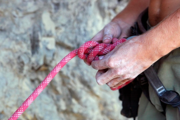 Photo climbers hands closeup mountain climbing elements