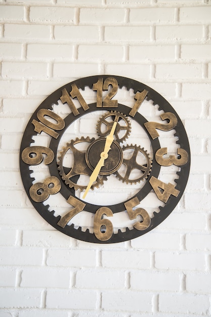 Clock mechanism on the white wal