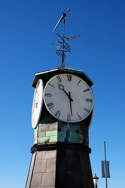 Photo clock tower at aker brygge in oslo norway