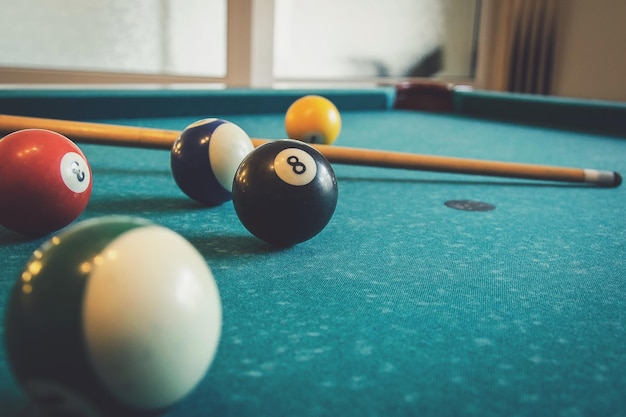 Photo close-up of balls on pool table