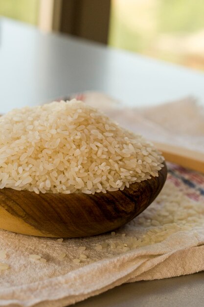 Photo close-up of bread on cutting board