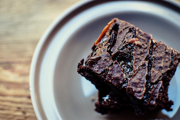 Photo close-up of brownie served in plate