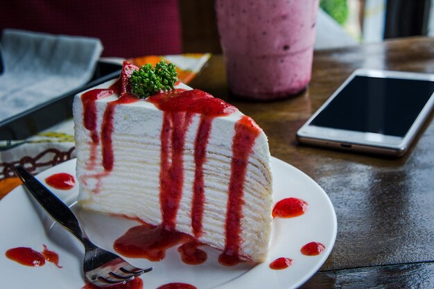 Photo close-up of cake slice in plate on table