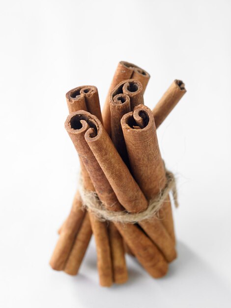 Photo close-up of cinnamons on white background