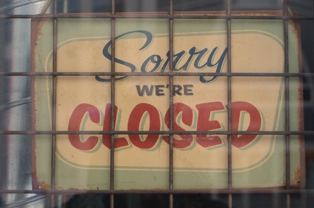 Photo close-up of closed sign