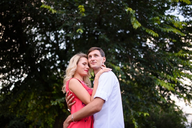 Close up on couple walks in the Park